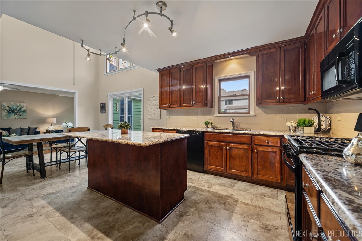 473 Bond Drive, Batavia, IL 60510