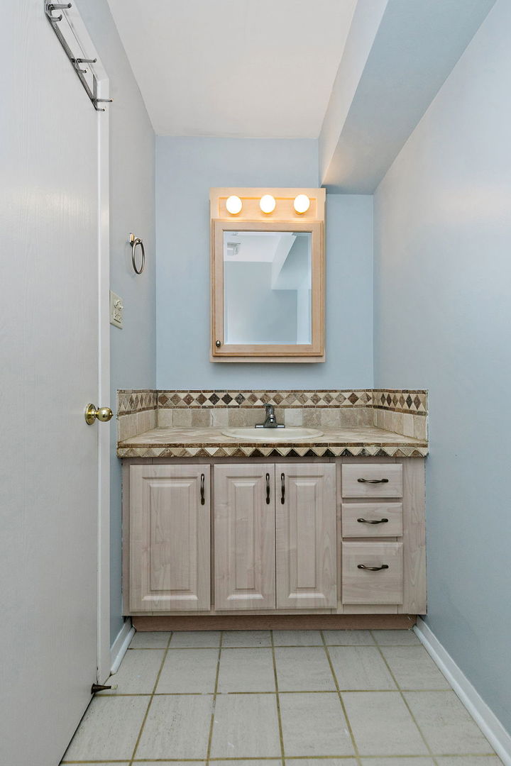 1126 Tiverton Court, Schaumburg, IL 60193