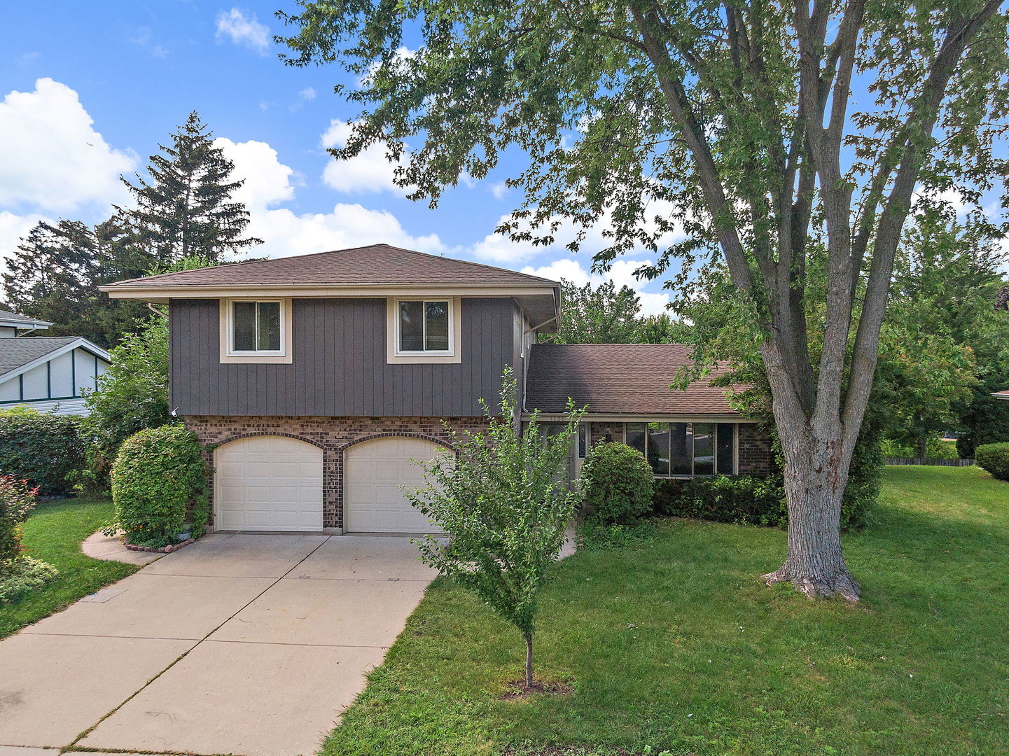 1126 Tiverton Court, Schaumburg, IL 60193