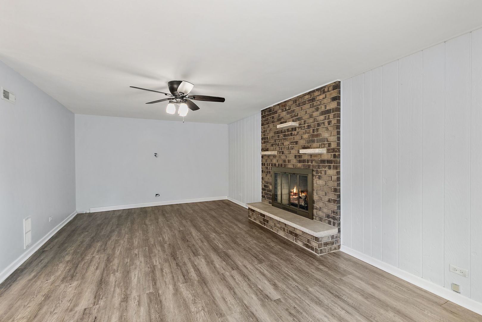 1126 Tiverton Court, Schaumburg, IL 60193