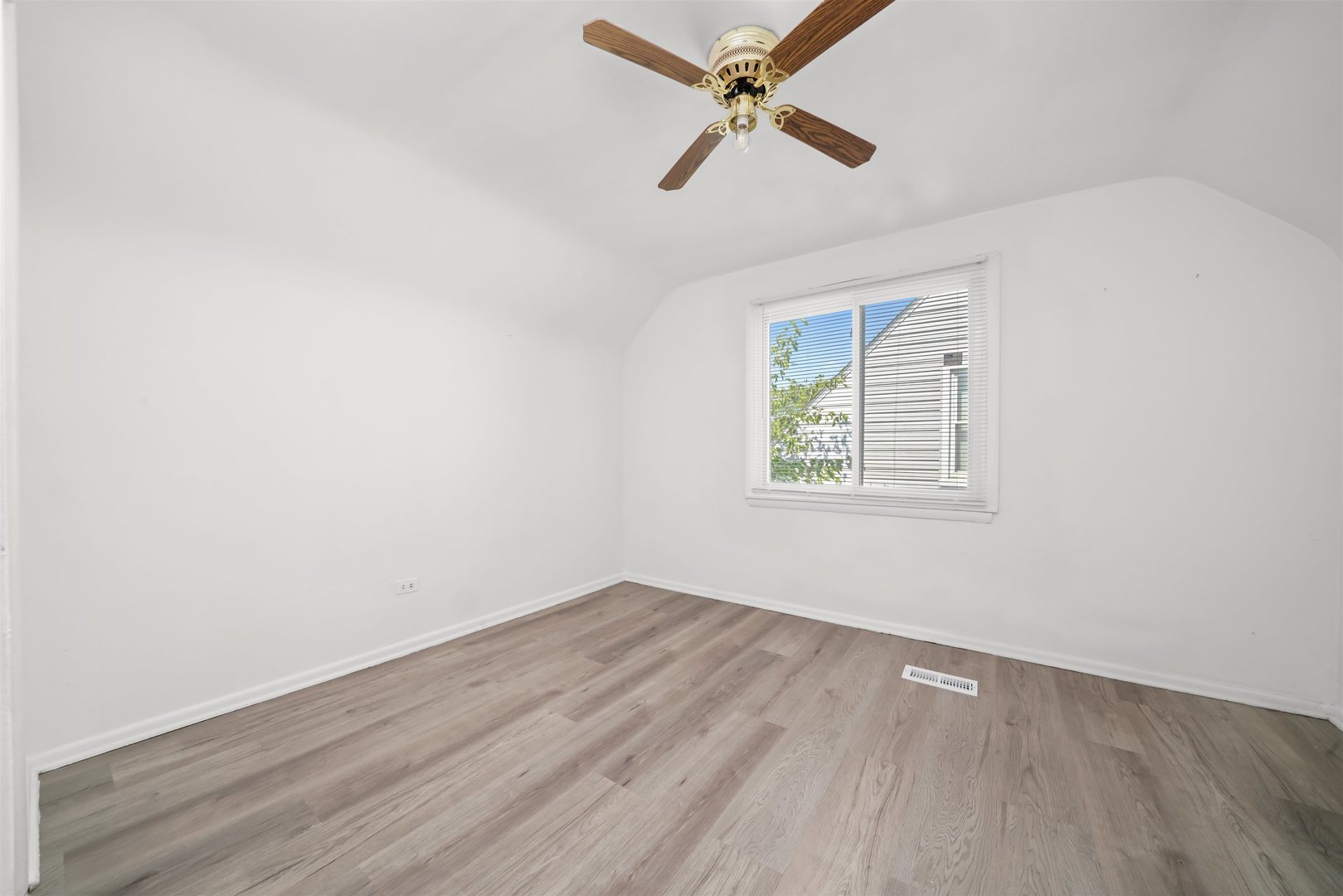 17007 Oakwood Avenue, Lansing, IL 60438