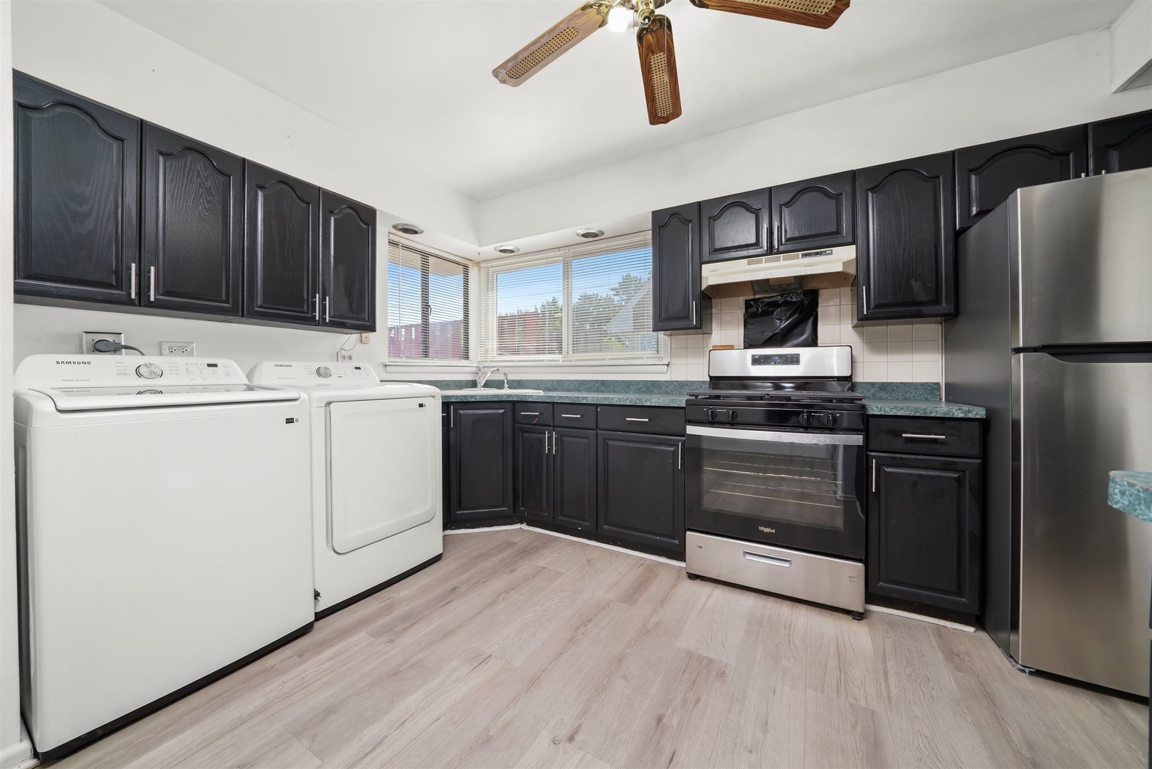 17007 Oakwood Avenue, Lansing, IL 60438