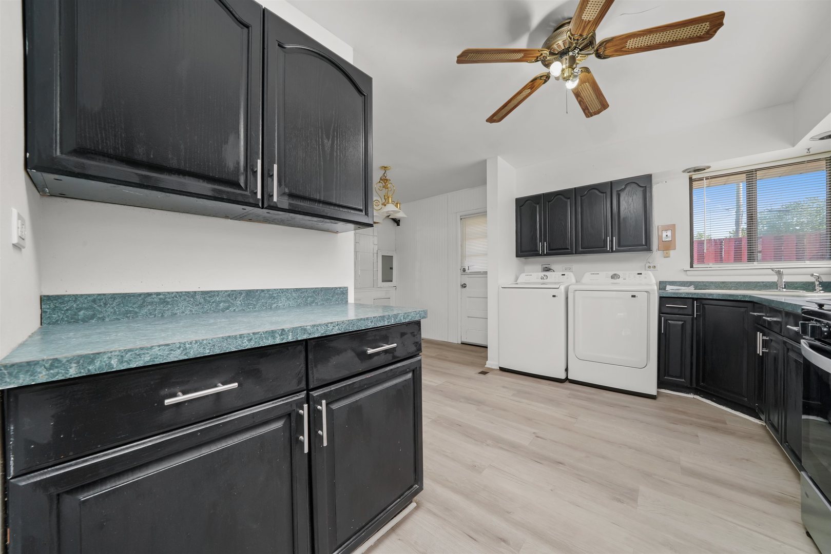 17007 Oakwood Avenue, Lansing, IL 60438