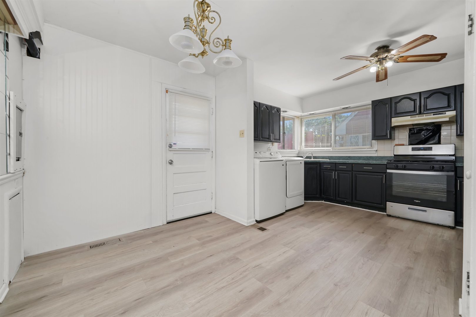 17007 Oakwood Avenue, Lansing, IL 60438