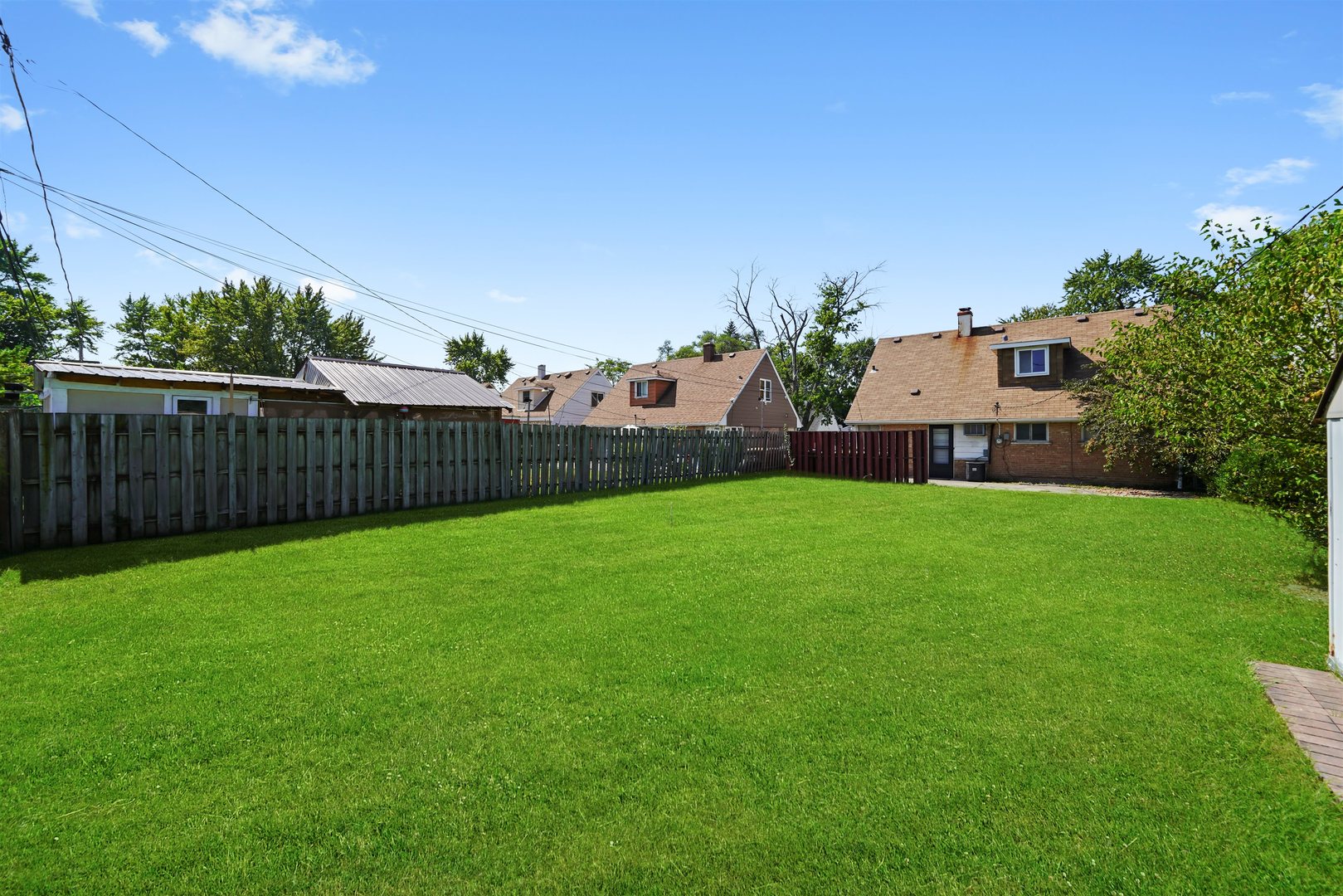 17007 Oakwood Avenue, Lansing, IL 60438