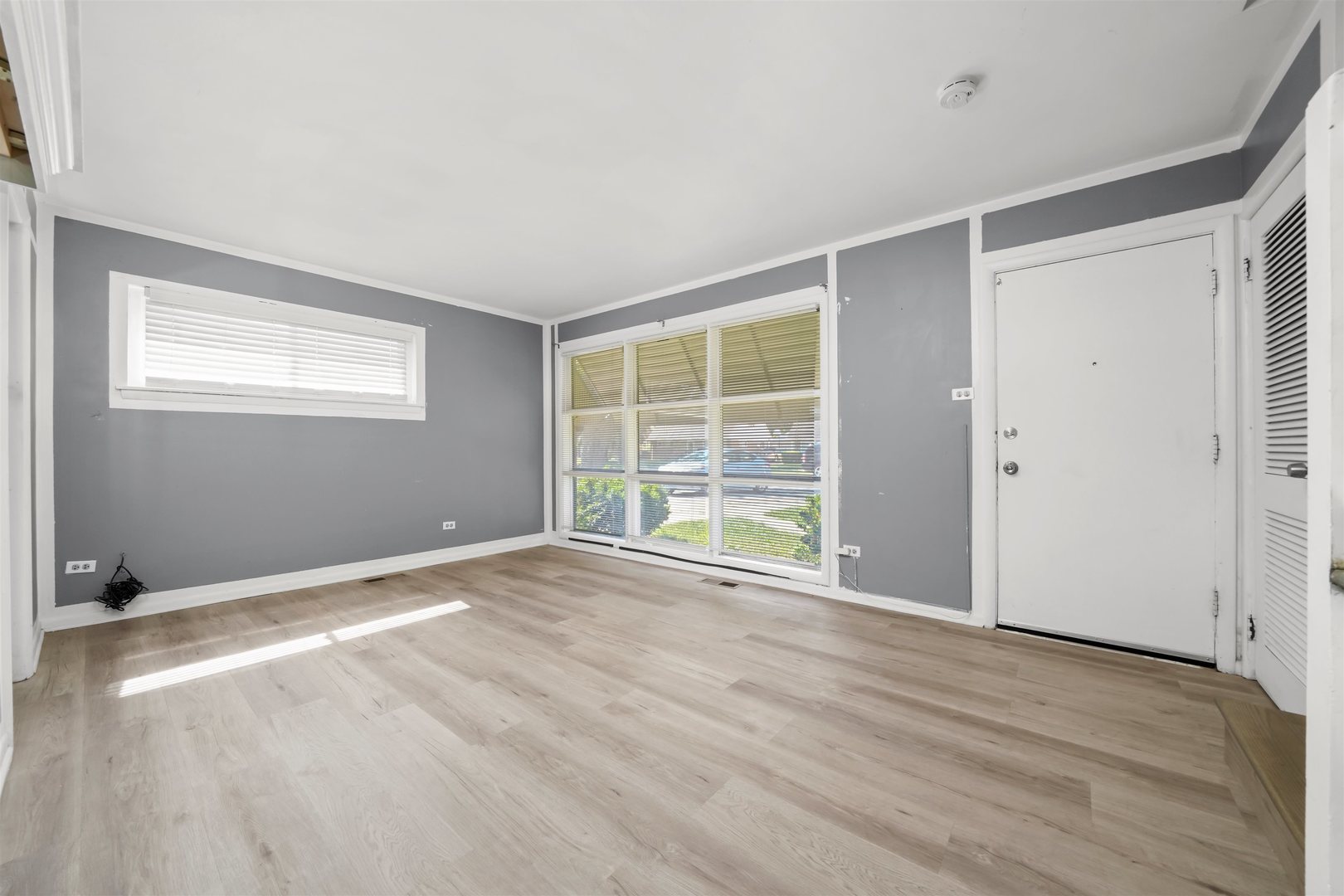 17007 Oakwood Avenue, Lansing, IL 60438