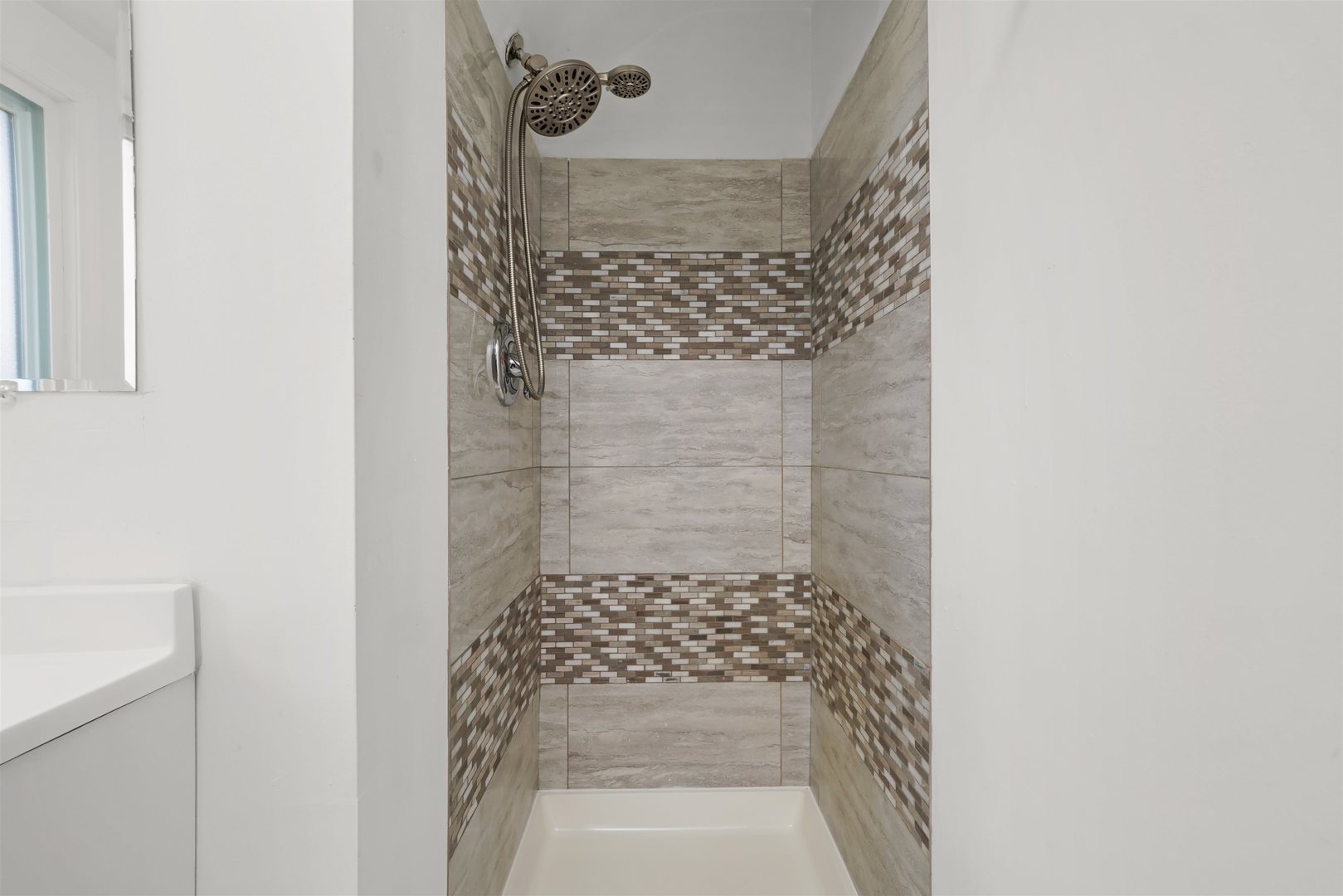 17007 Oakwood Avenue, Lansing, IL 60438