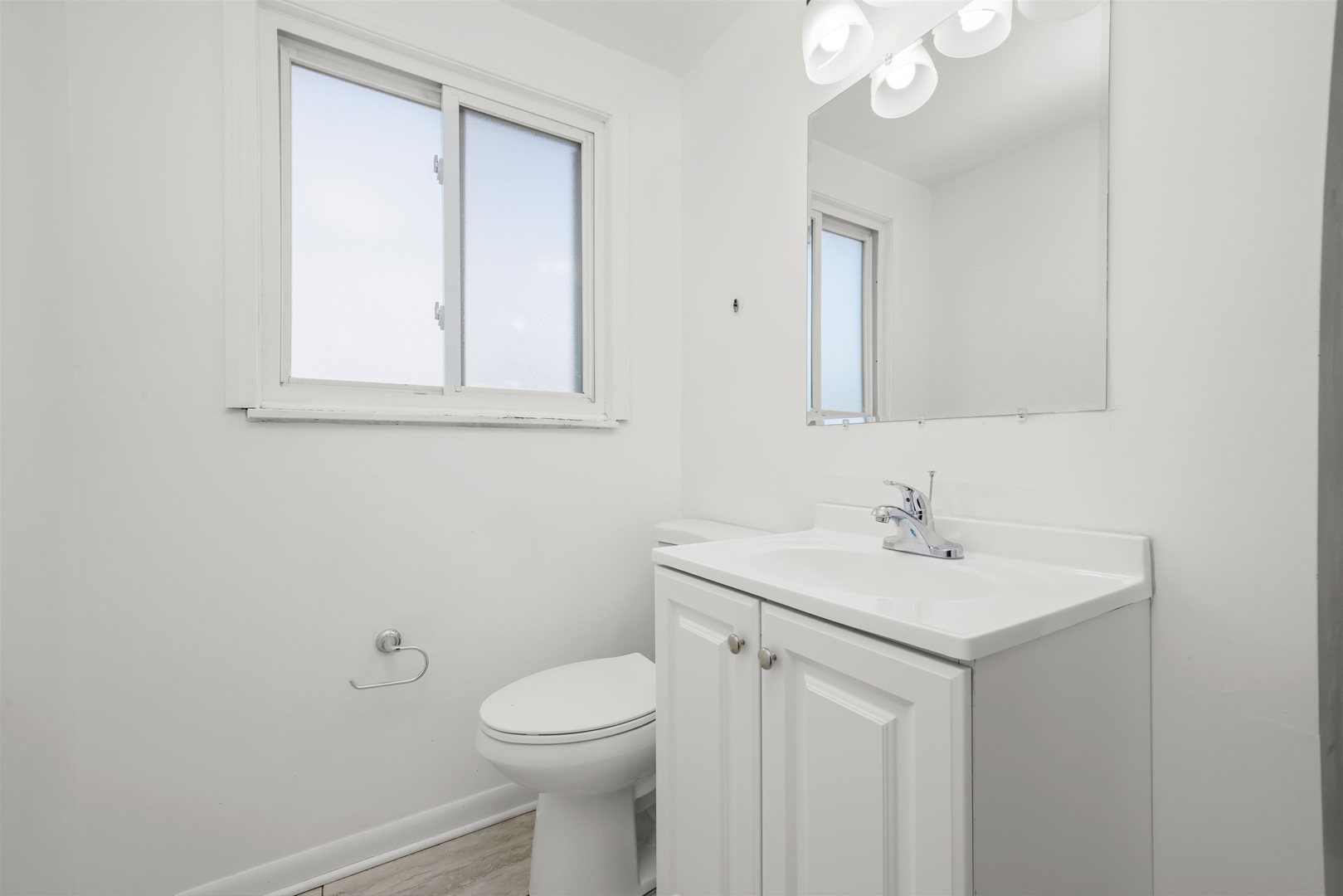 17007 Oakwood Avenue, Lansing, IL 60438