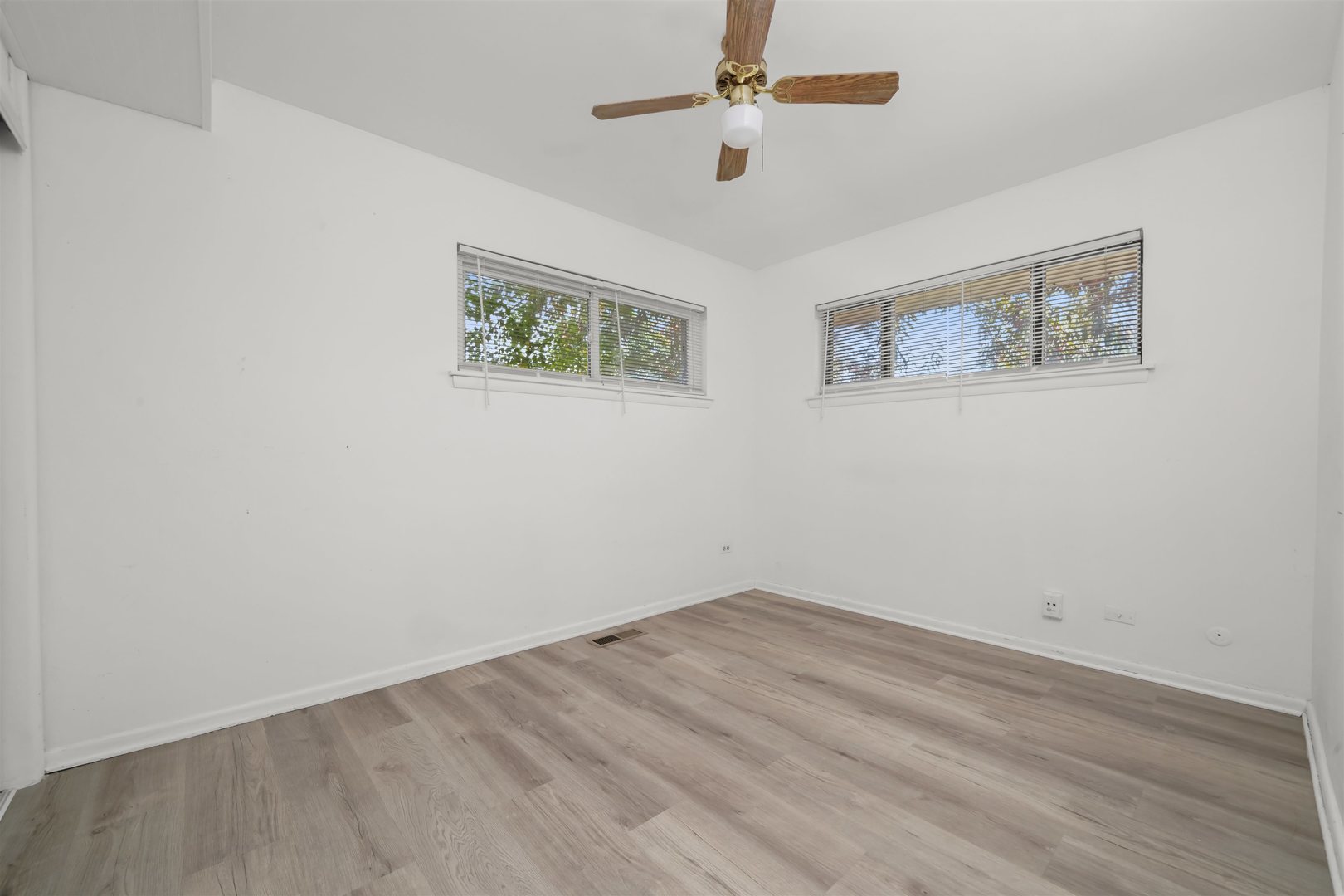 17007 Oakwood Avenue, Lansing, IL 60438