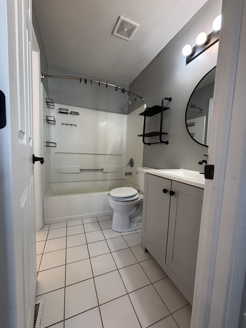 268 Windsor Court #D, South Elgin, IL 60177