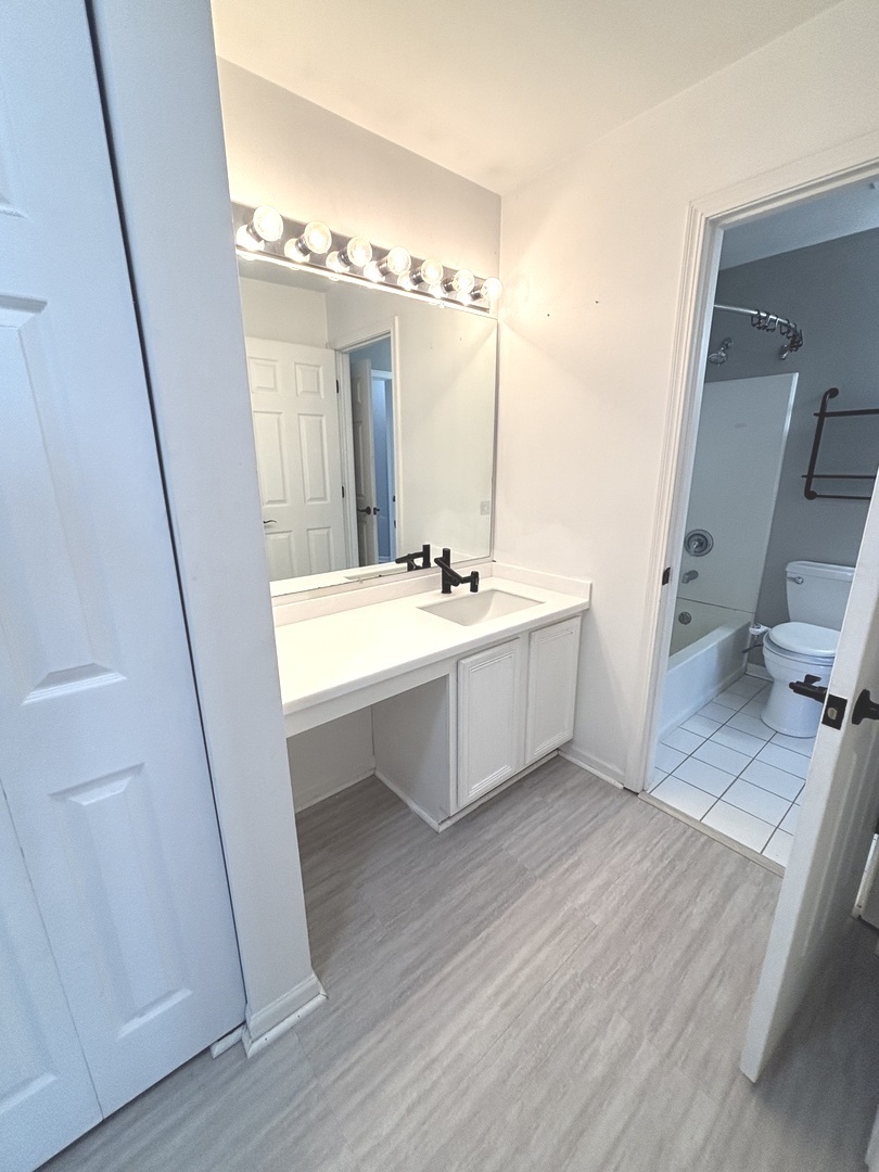 268 Windsor Court #D, South Elgin, IL 60177