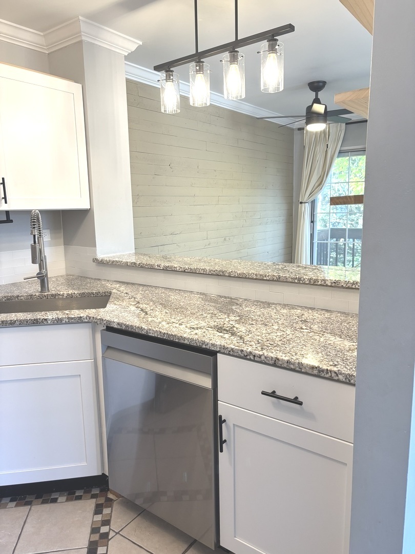 268 Windsor Court #D, South Elgin, IL 60177