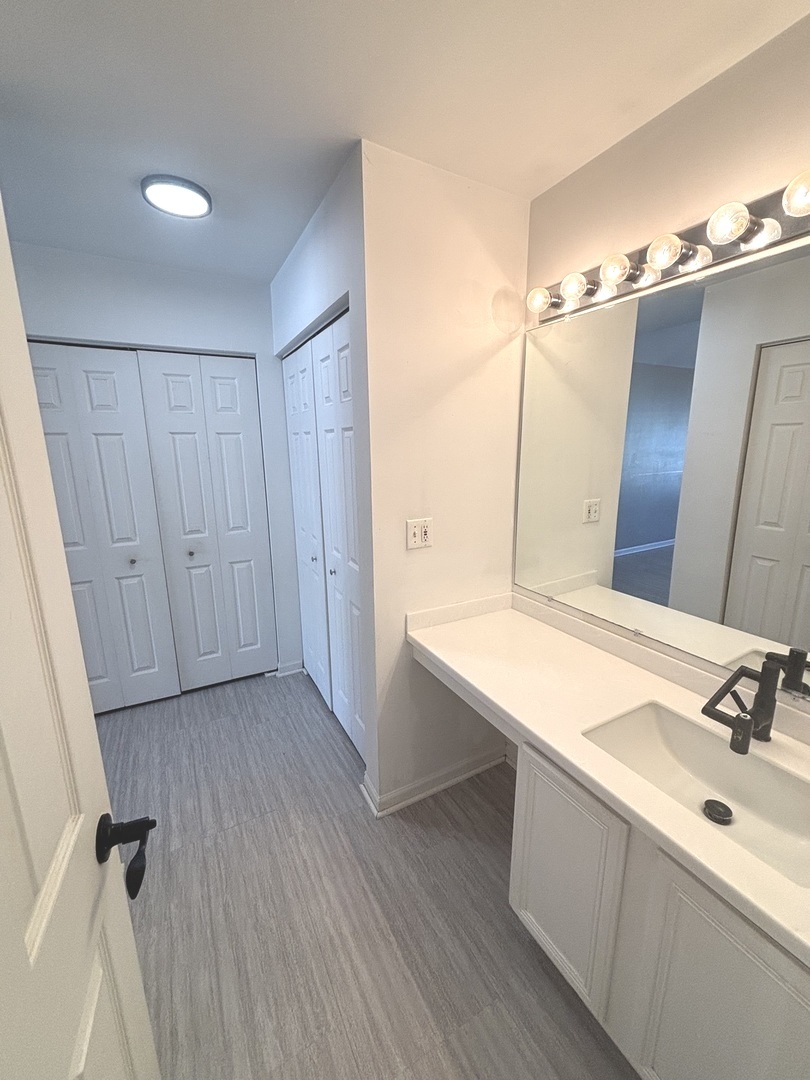 268 Windsor Court #D, South Elgin, IL 60177