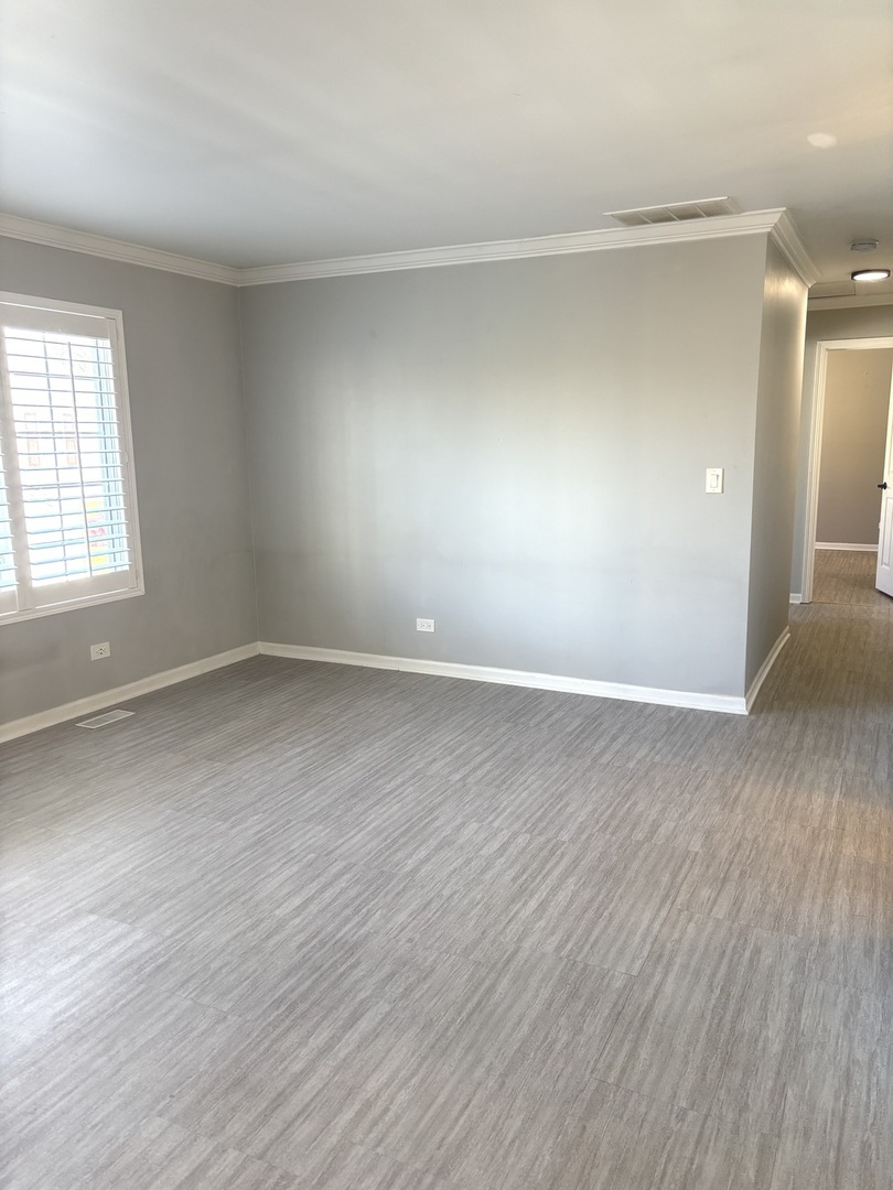 268 Windsor Court #D, South Elgin, IL 60177