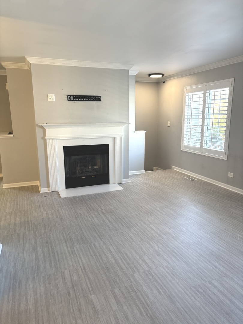 268 Windsor Court #D, South Elgin, IL 60177