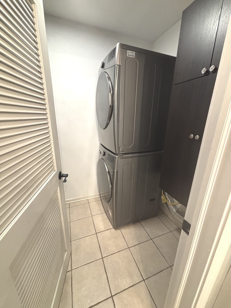 268 Windsor Court #D, South Elgin, IL 60177