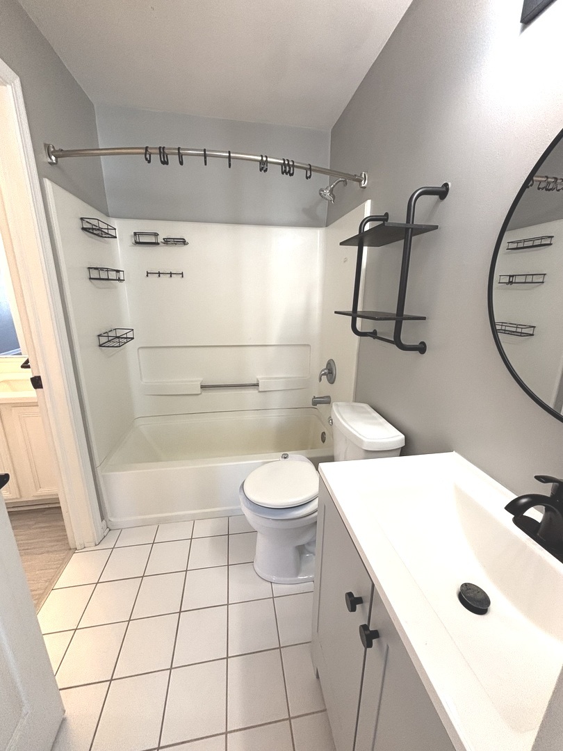 268 Windsor Court #D, South Elgin, IL 60177