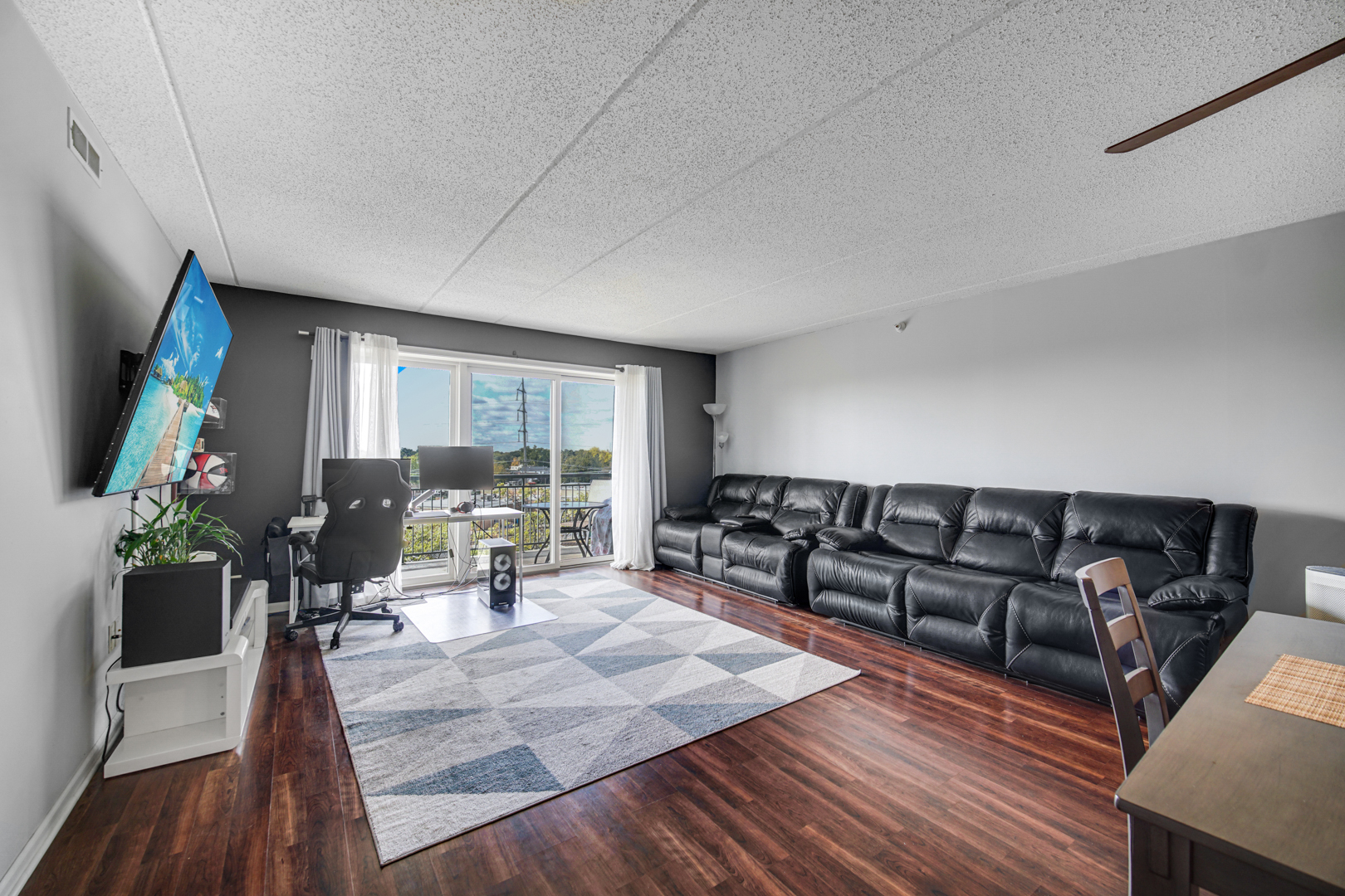 390 S Western Avenue #604, Des Plaines, IL 60016