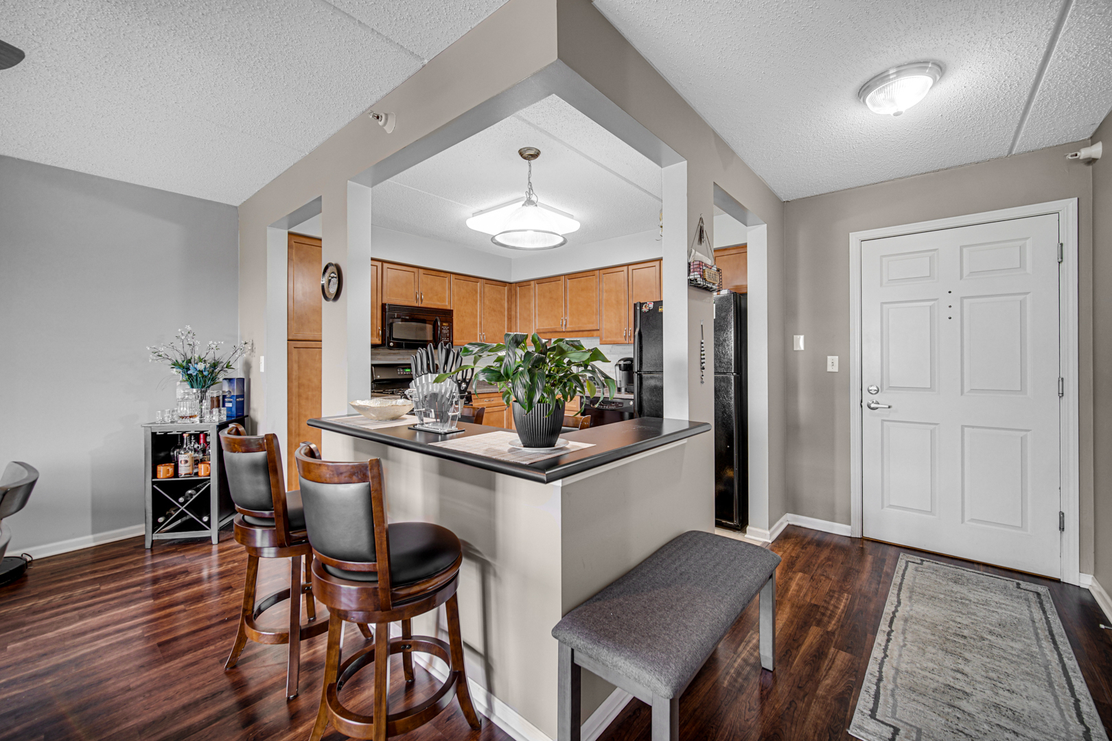 390 S Western Avenue #604, Des Plaines, IL 60016