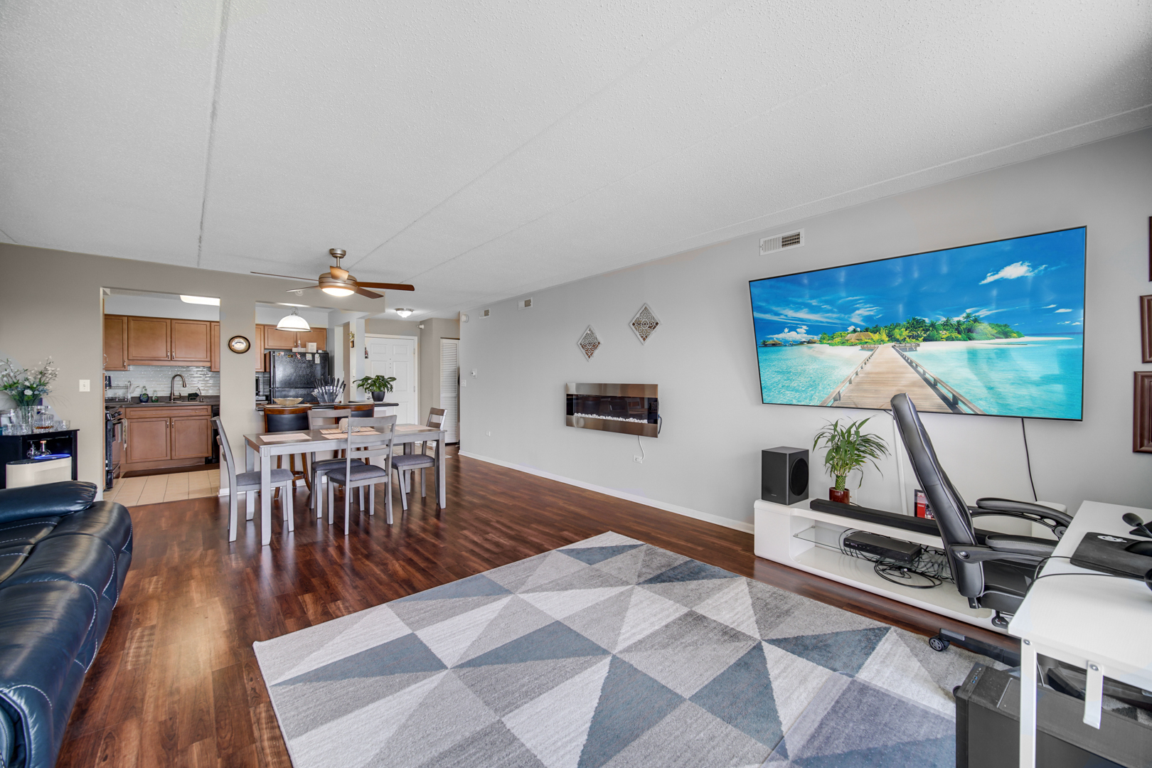 390 S Western Avenue #604, Des Plaines, IL 60016