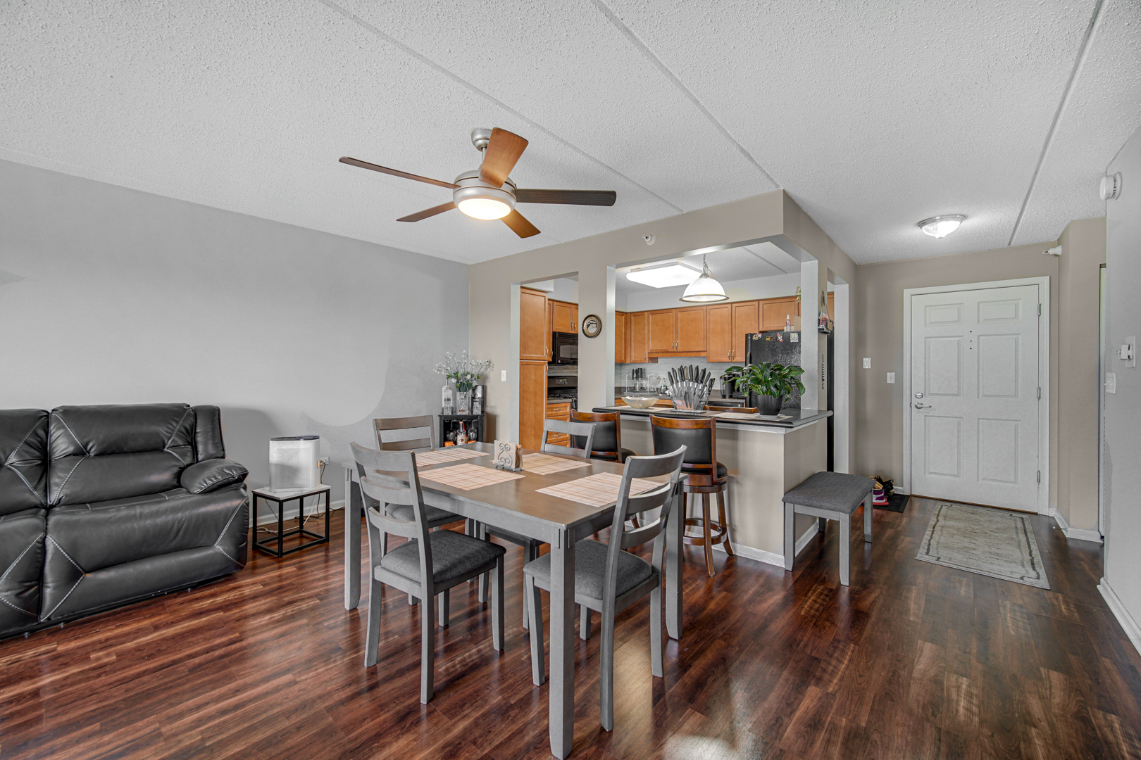 390 S Western Avenue #604, Des Plaines, IL 60016