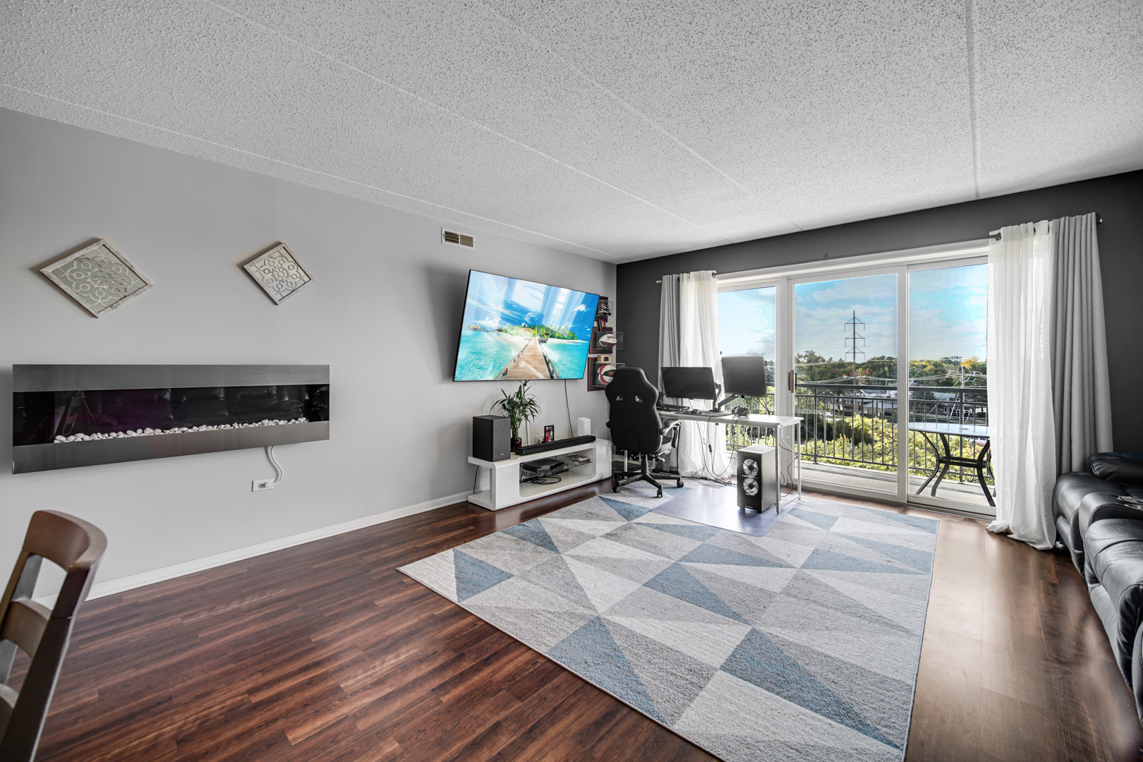 390 S Western Avenue #604, Des Plaines, IL 60016