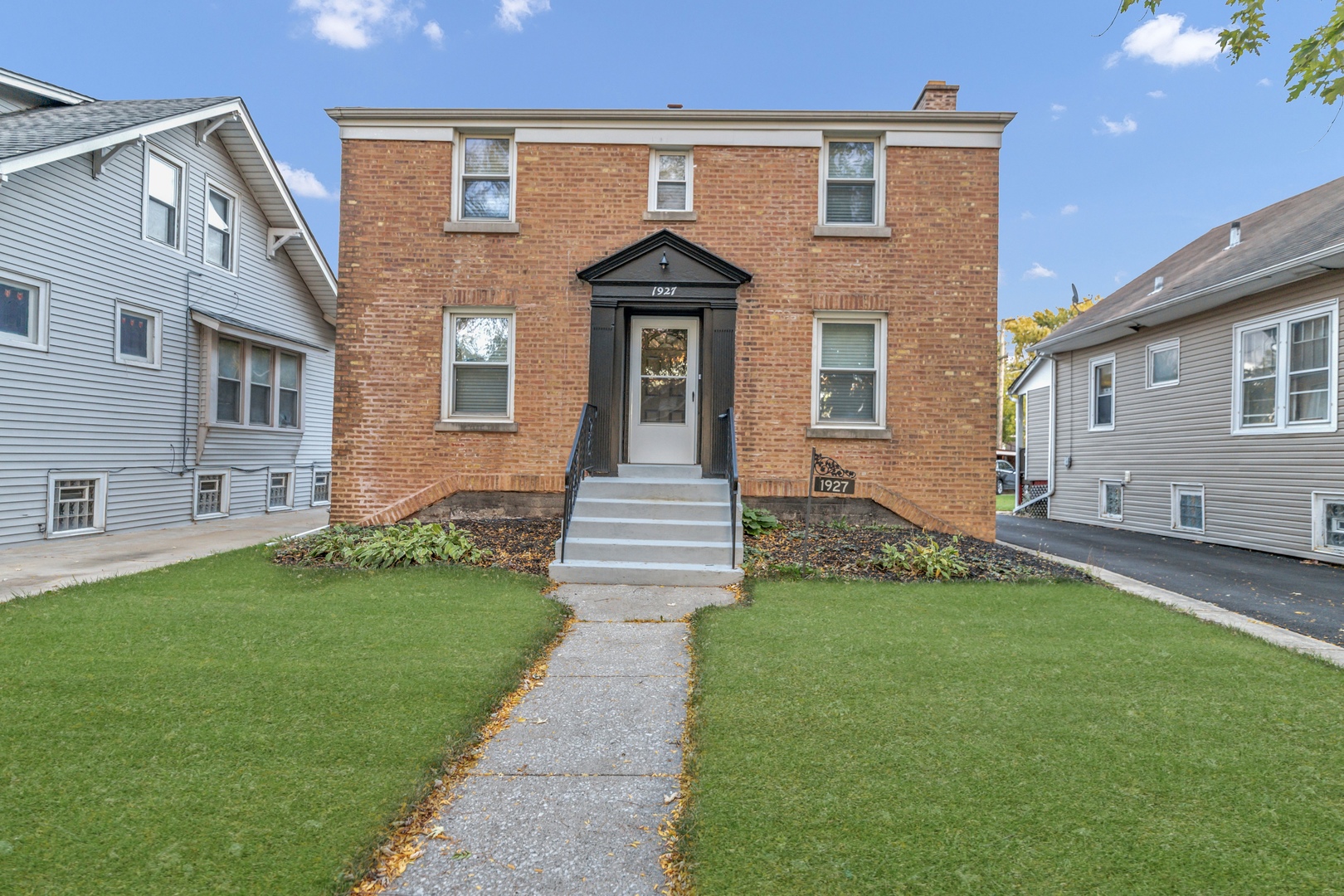 1927 S 18th Avenue, Maywood, IL 60153