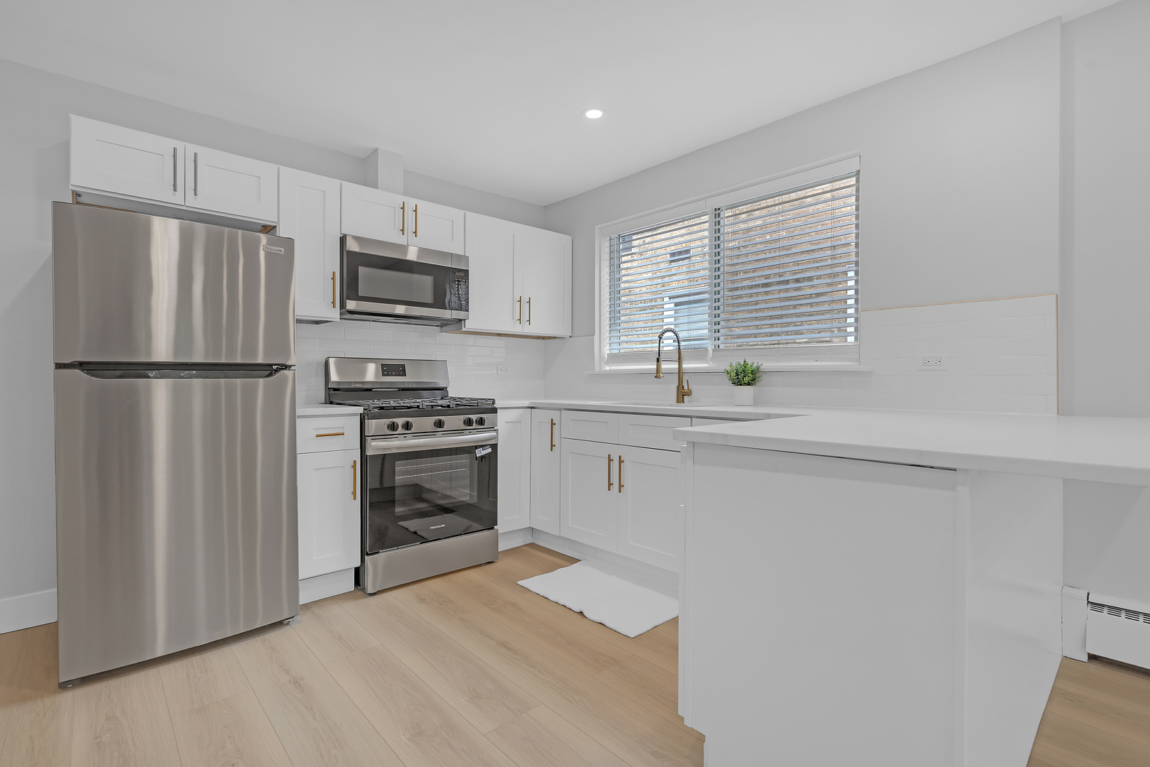 2712 W Balmoral Avenue #2E, Chicago, IL 60625