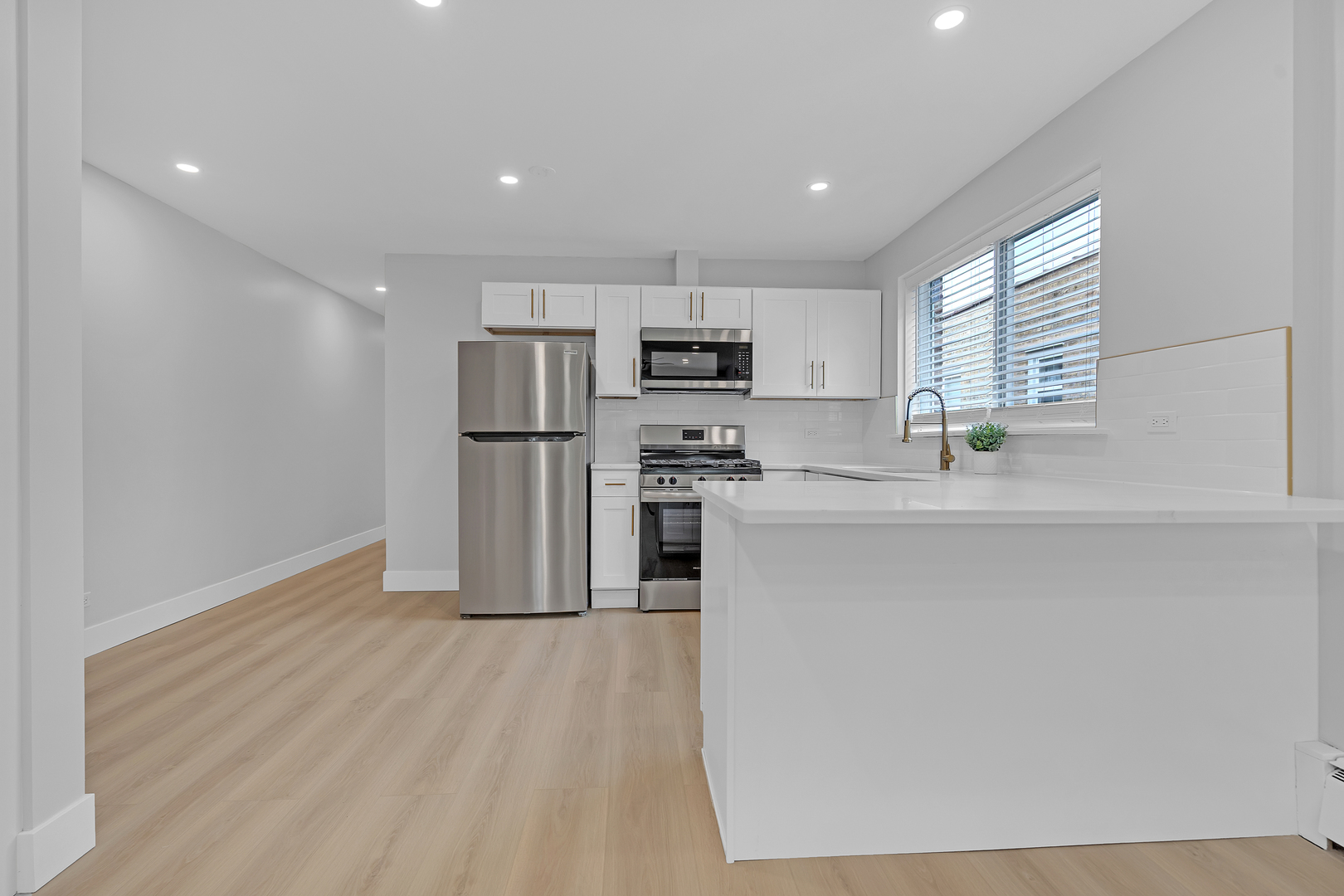 2712 W Balmoral Avenue #2E, Chicago, IL 60625