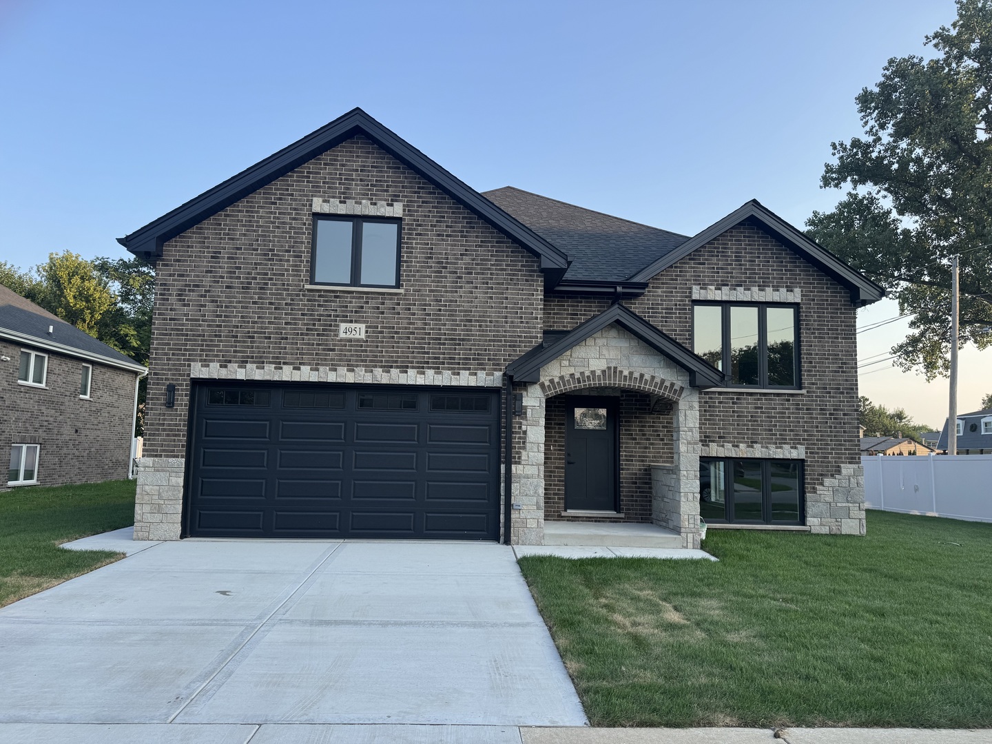 4951 W 86th Street, Burbank, IL 60459