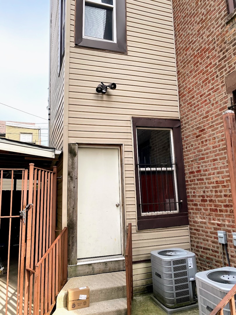 2245 W 21st Street #4, Chicago, IL 60608