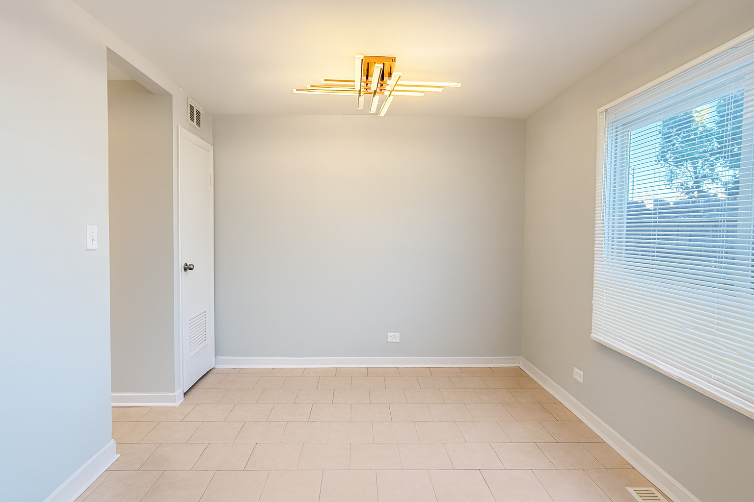 1272 Court #E, Hanover Park, IL 60133