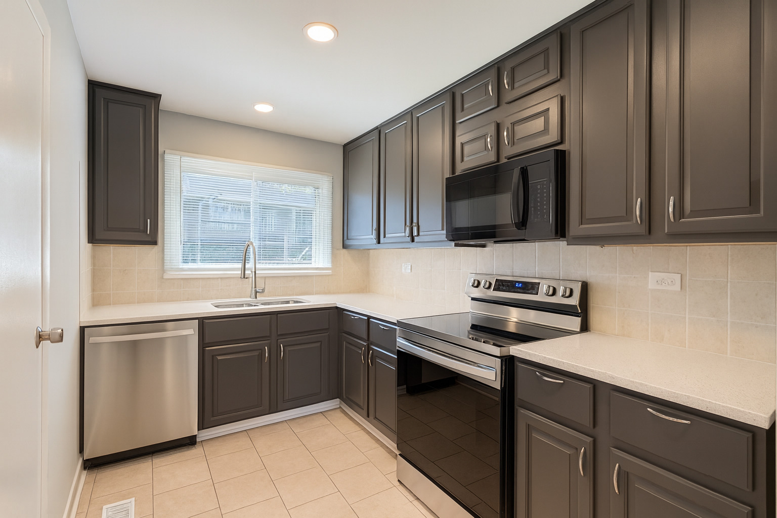 1272 Court #E, Hanover Park, IL 60133