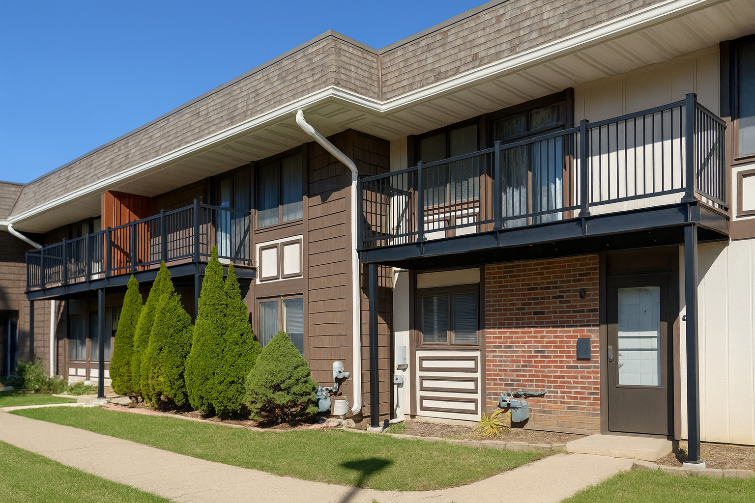 1272 Court #E, Hanover Park, IL 60133