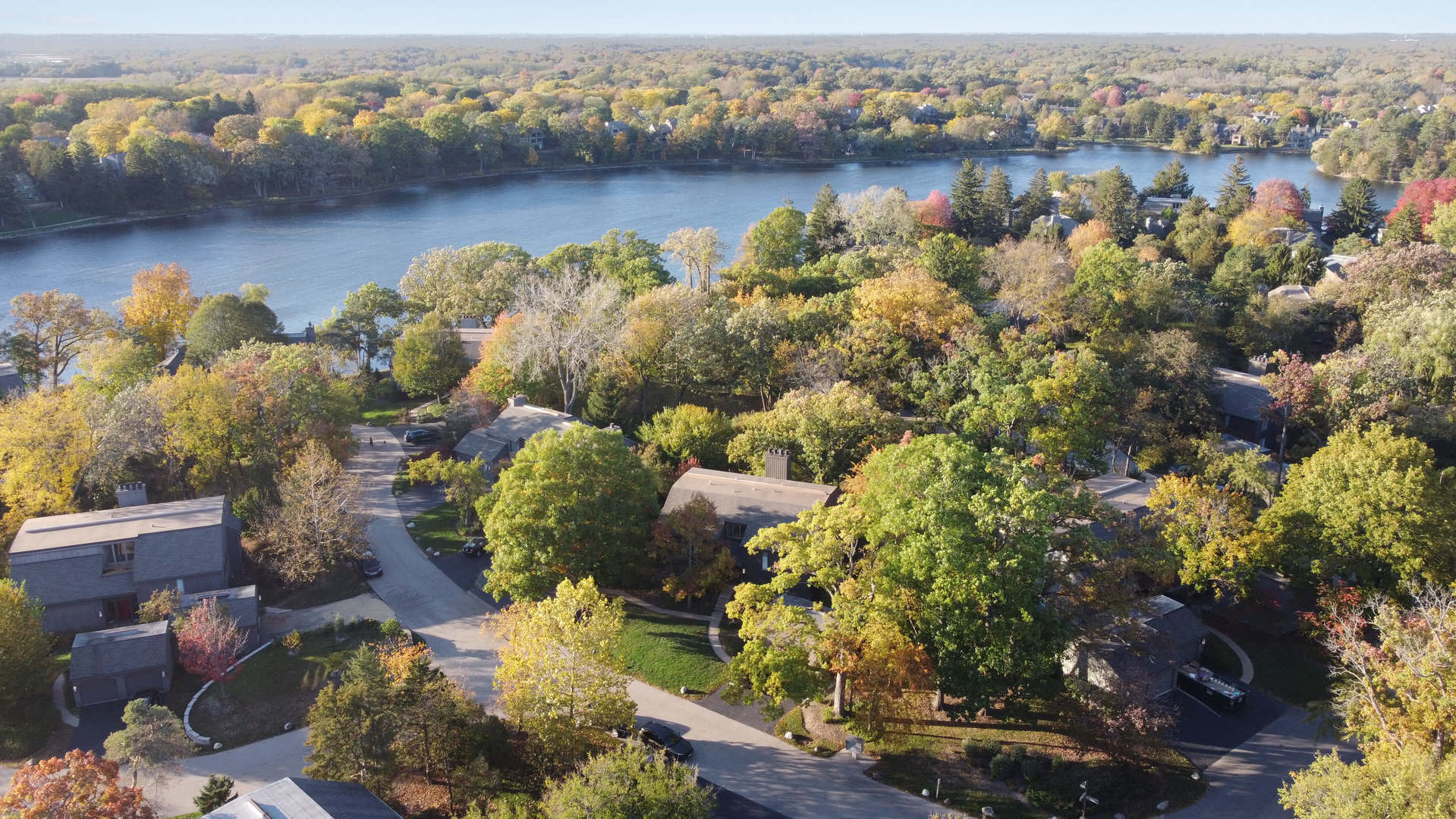 294 W Mallard Point #A, Lake Barrington, IL 60010