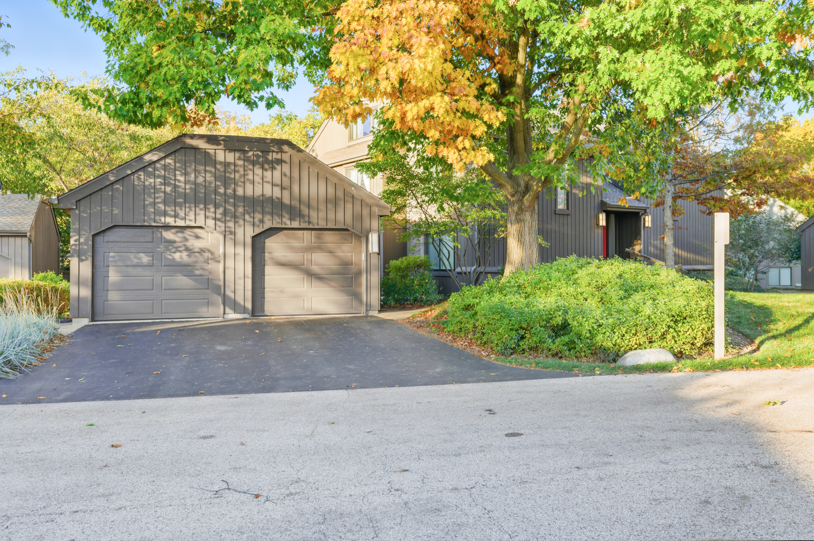 294 W Mallard Point #A, Lake Barrington, IL 60010