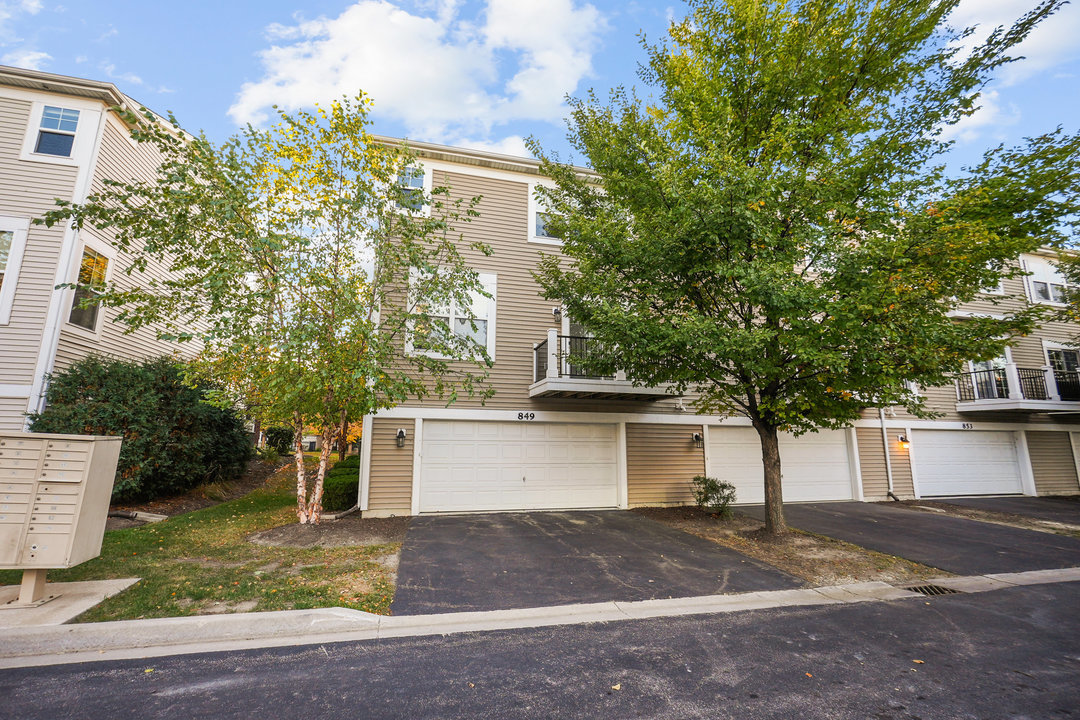 849 Station Boulevard, Aurora, IL 60504