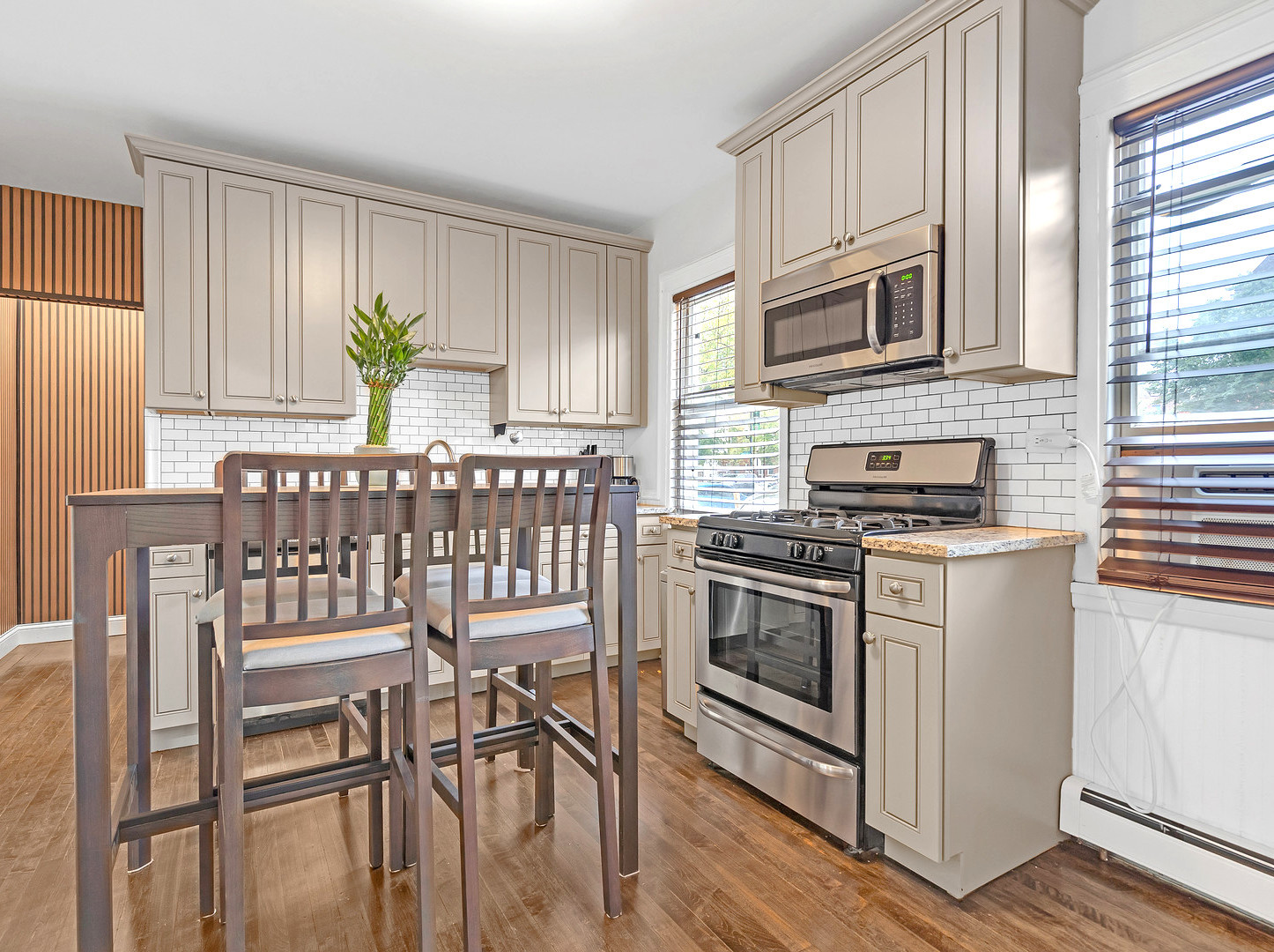 2111 W Roscoe Street #1R, Chicago, IL 60618