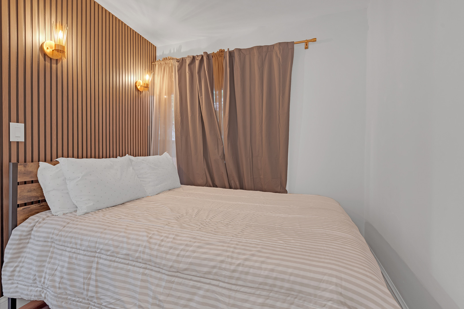 2111 W Roscoe Street #1R, Chicago, IL 60618