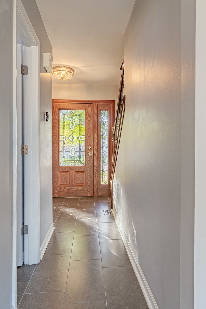 725 BISMARK Court, Elk Grove Village, IL 60007