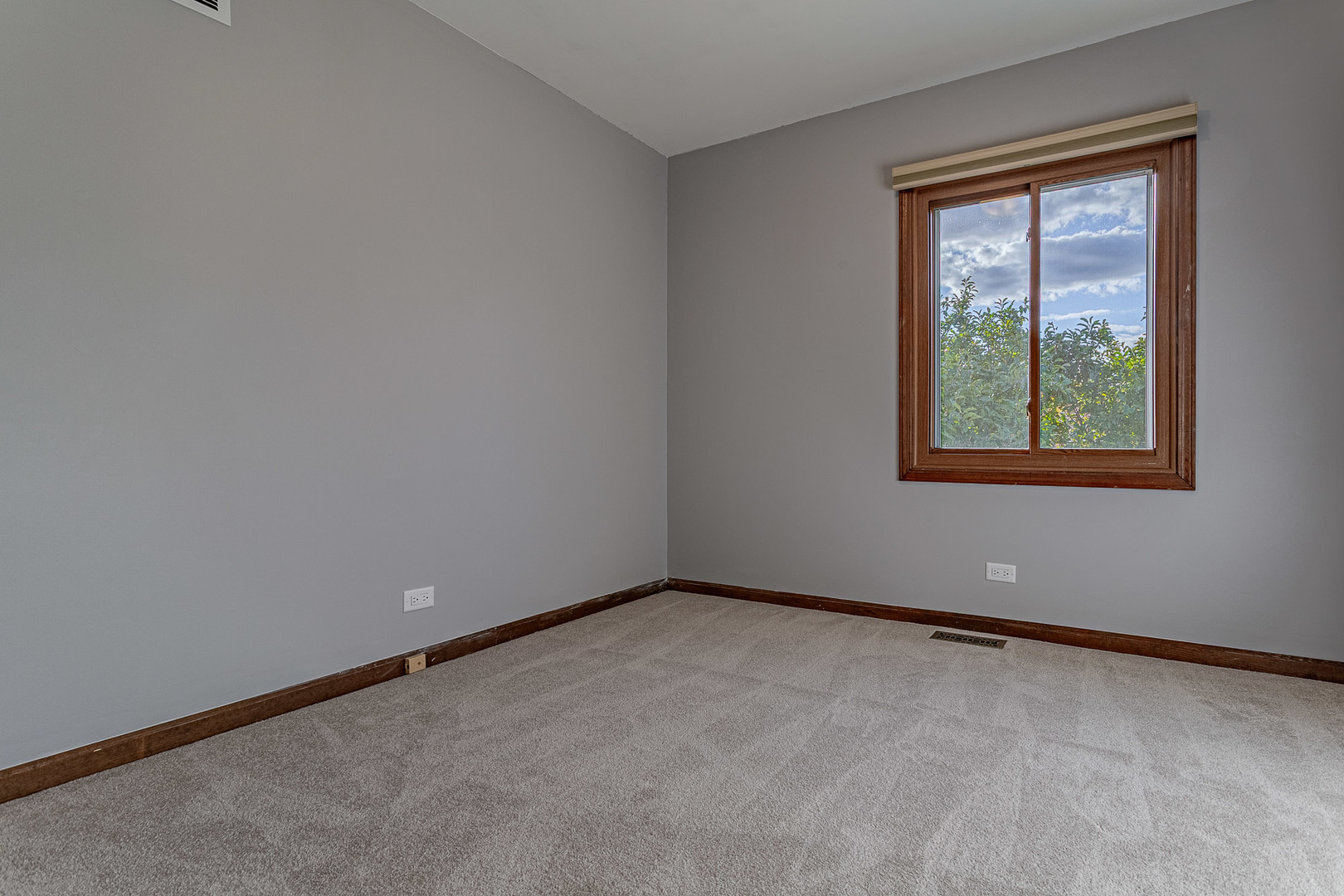 725 BISMARK Court, Elk Grove Village, IL 60007