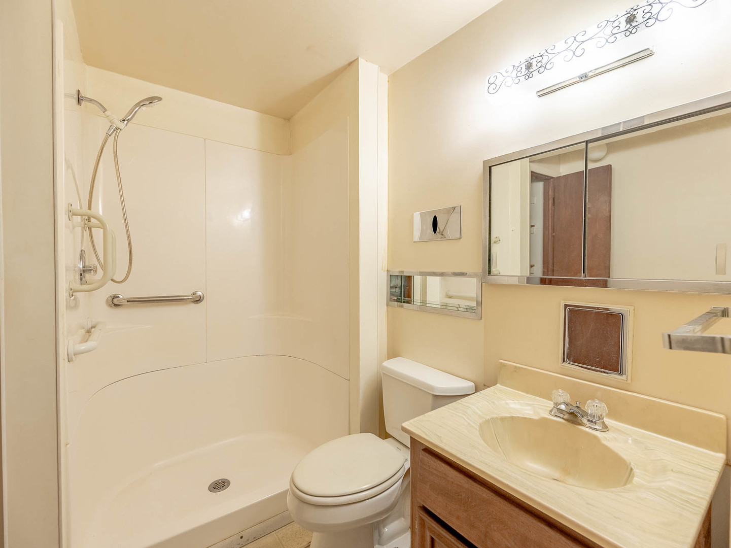 653 Dixon Avenue, Elgin, IL 60120