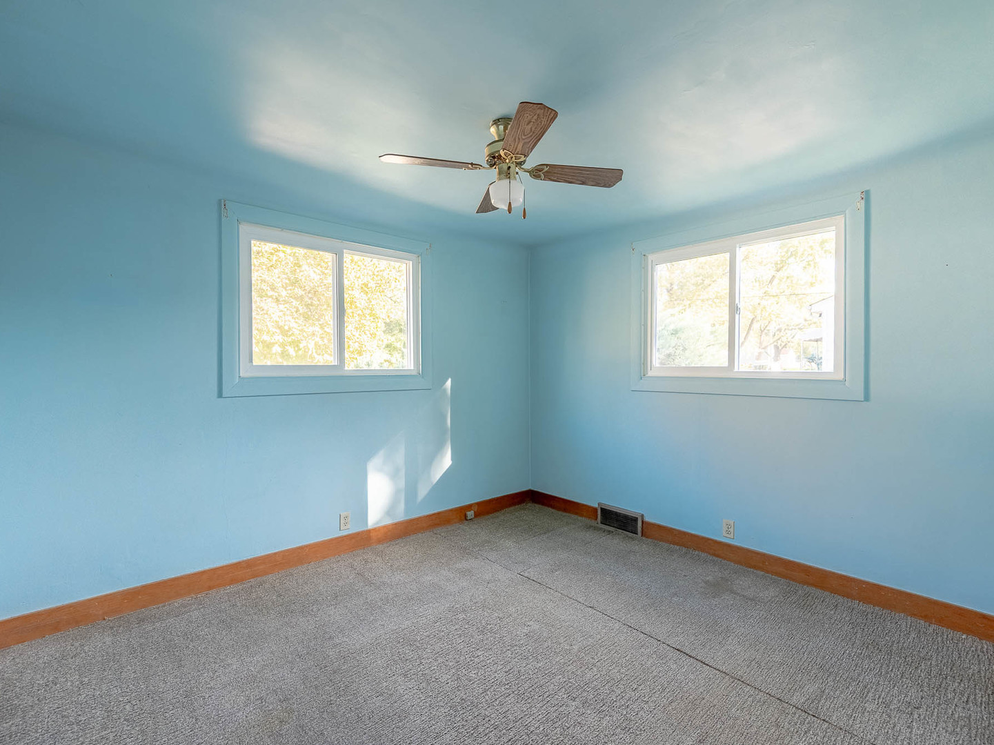 653 Dixon Avenue, Elgin, IL 60120