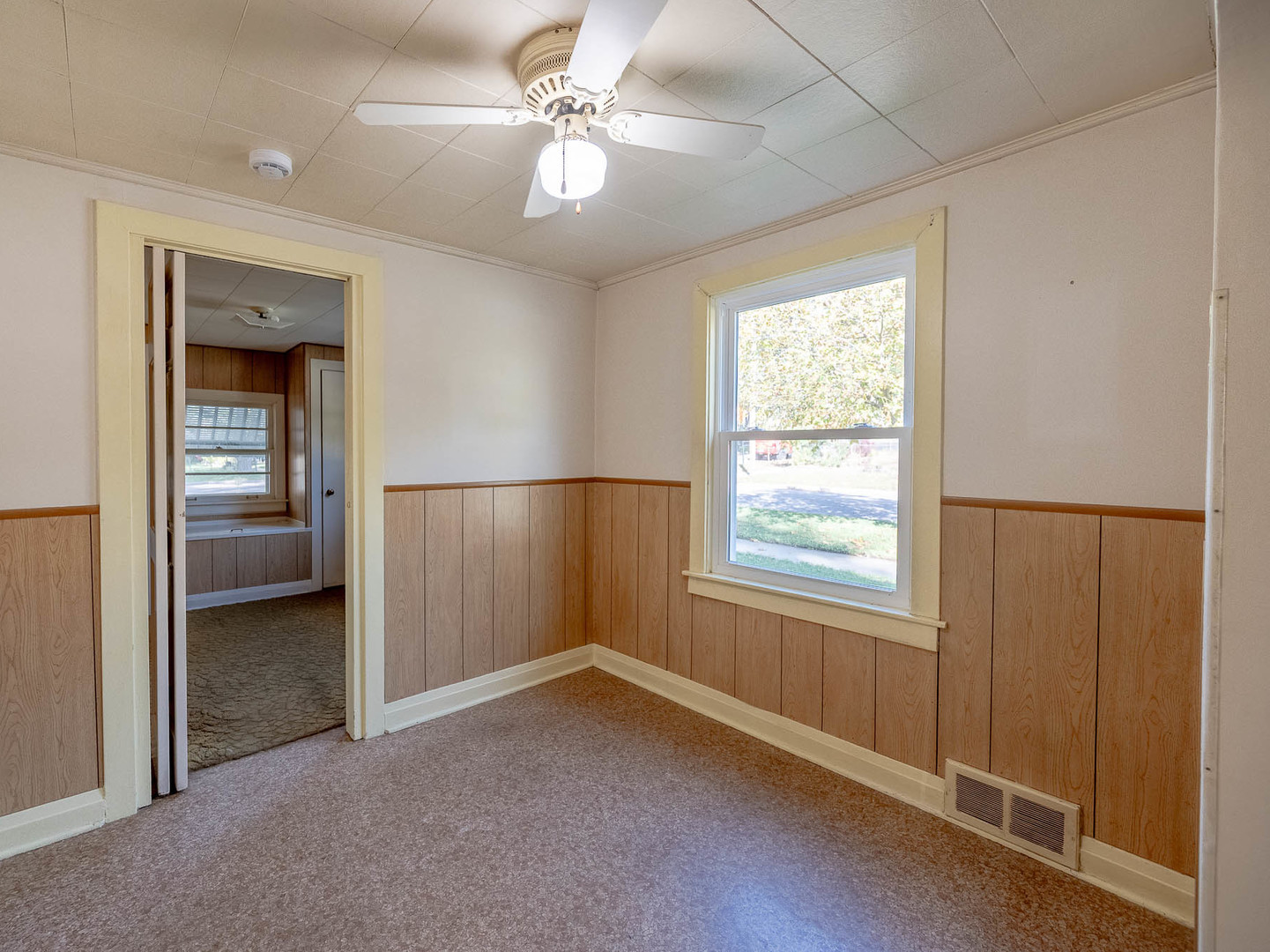 653 Dixon Avenue, Elgin, IL 60120