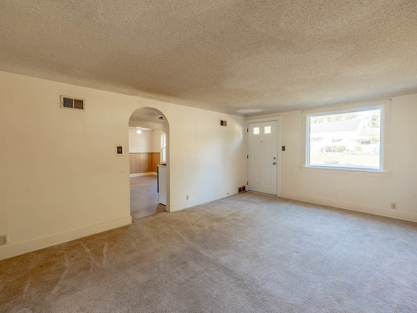 653 Dixon Avenue, Elgin, IL 60120