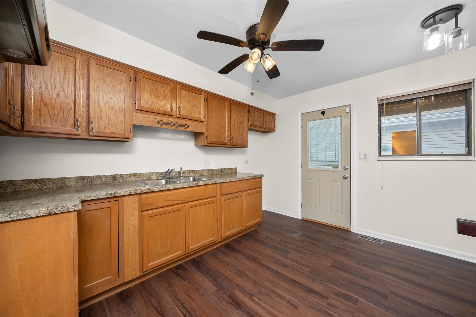 18057 Juneway Court, Country Club Hills, IL 60478