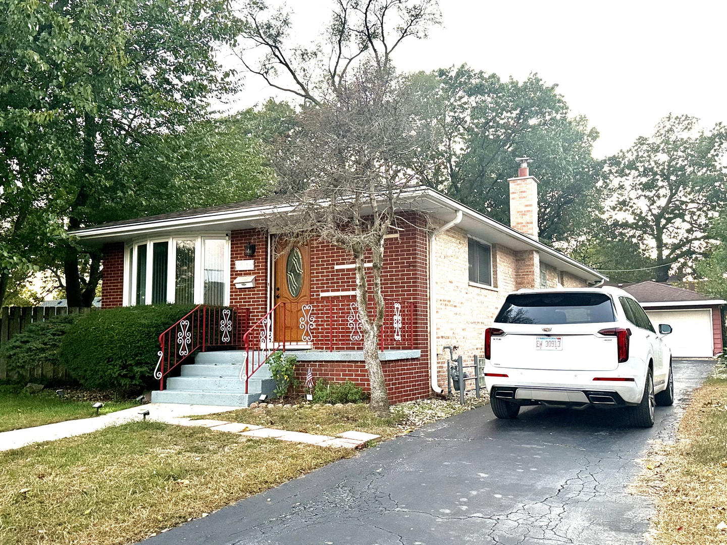 18136 Oakwood Avenue, Lansing, IL 60438