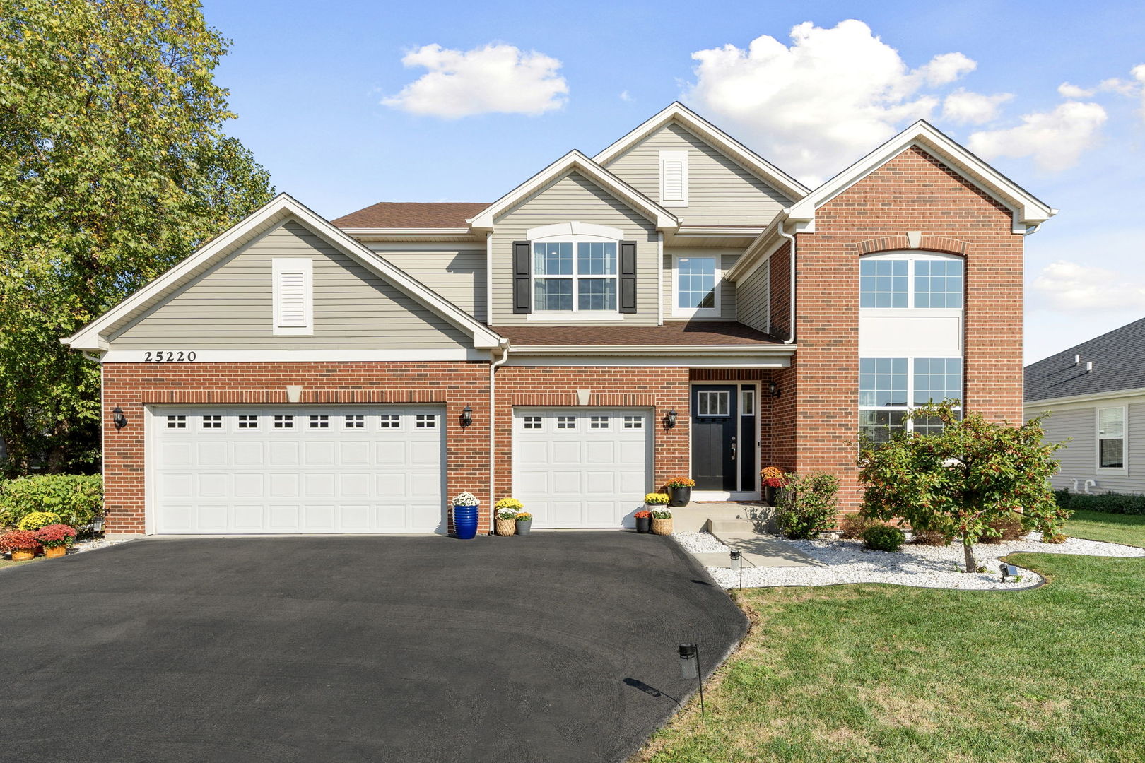 25220 W Zoumar Drive, Plainfield, IL 60586