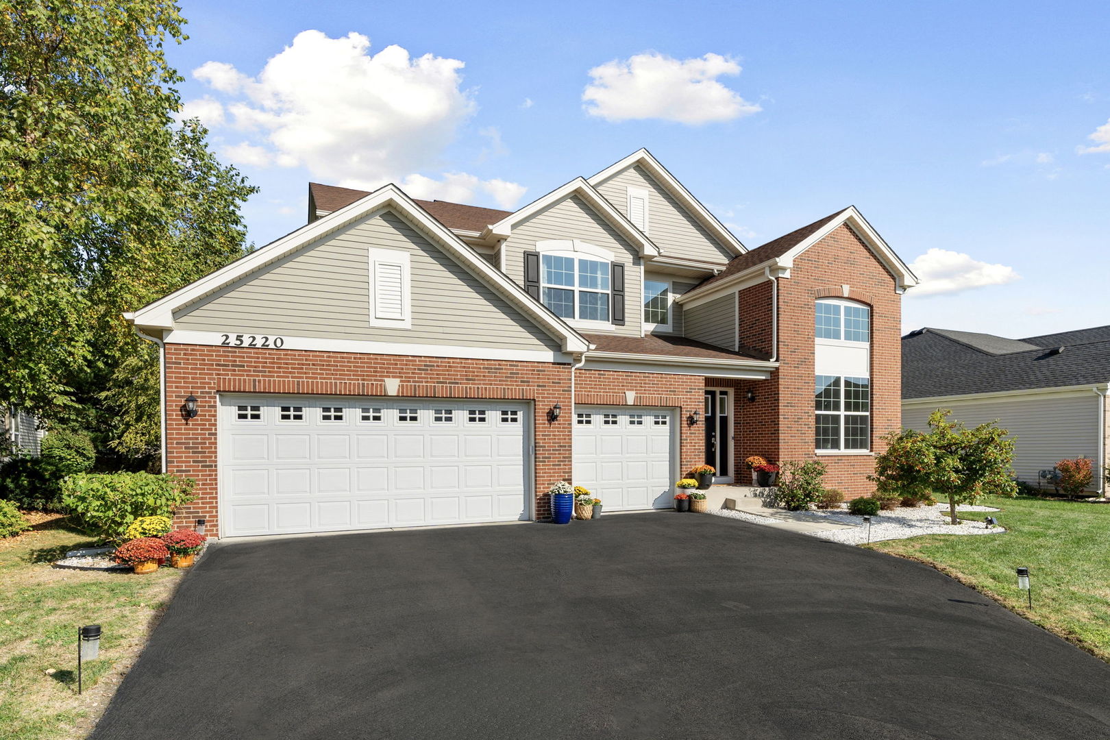 25220 W Zoumar Drive, Plainfield, IL 60586