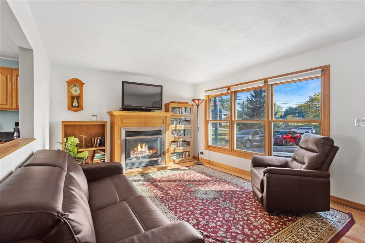 26W250 Case Street, Naperville, IL 60563